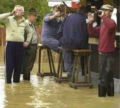 Наводнение в Ирландия. Всички са в паника.jpg